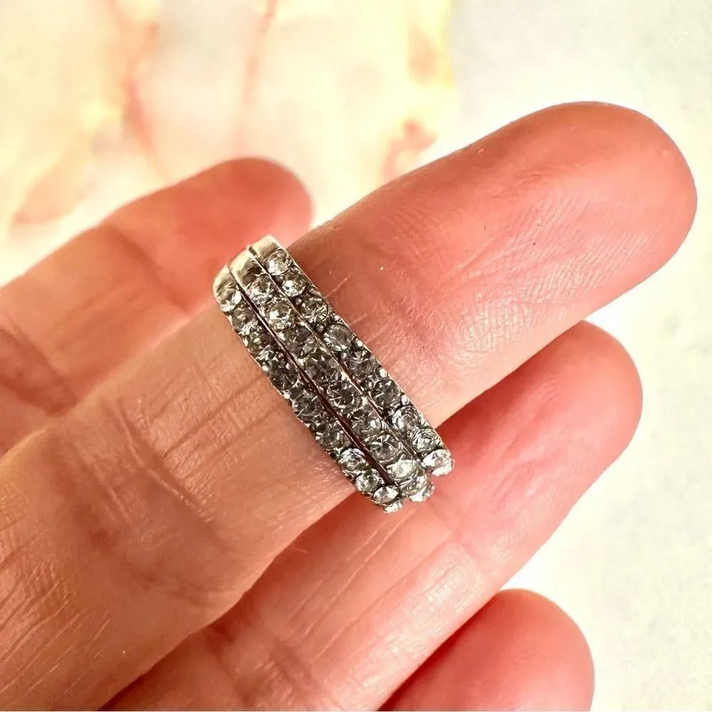Silver  tone rhinestone ring